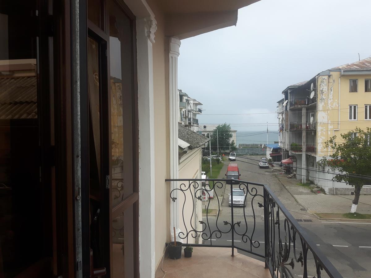 Hotel Chaika Kobuleti Extérieur photo