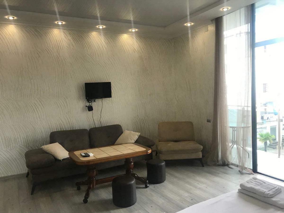 Hotel Chaika Kobuleti Extérieur photo